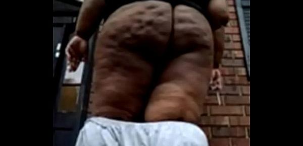  Ashley Robinson Nude Twerk Outside